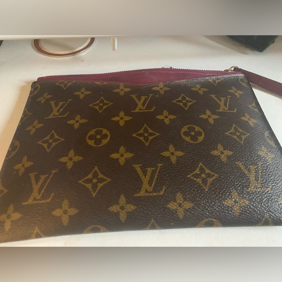 LV monogram canvas pochette wristlet. AUTHENTIC - Picture 5 of 8